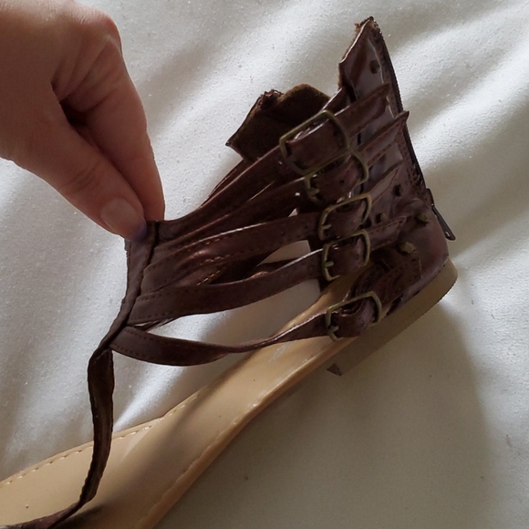 New sandles - Picture 2 of 4